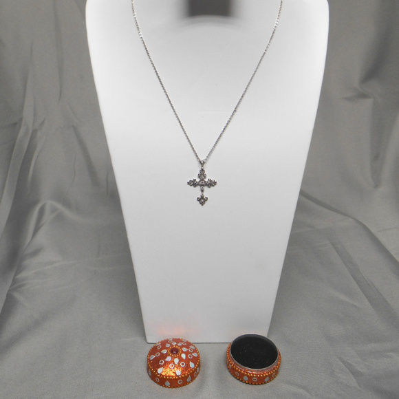 Silver tone w/clear gems cross crucifix necklace - Picture 3 of 5